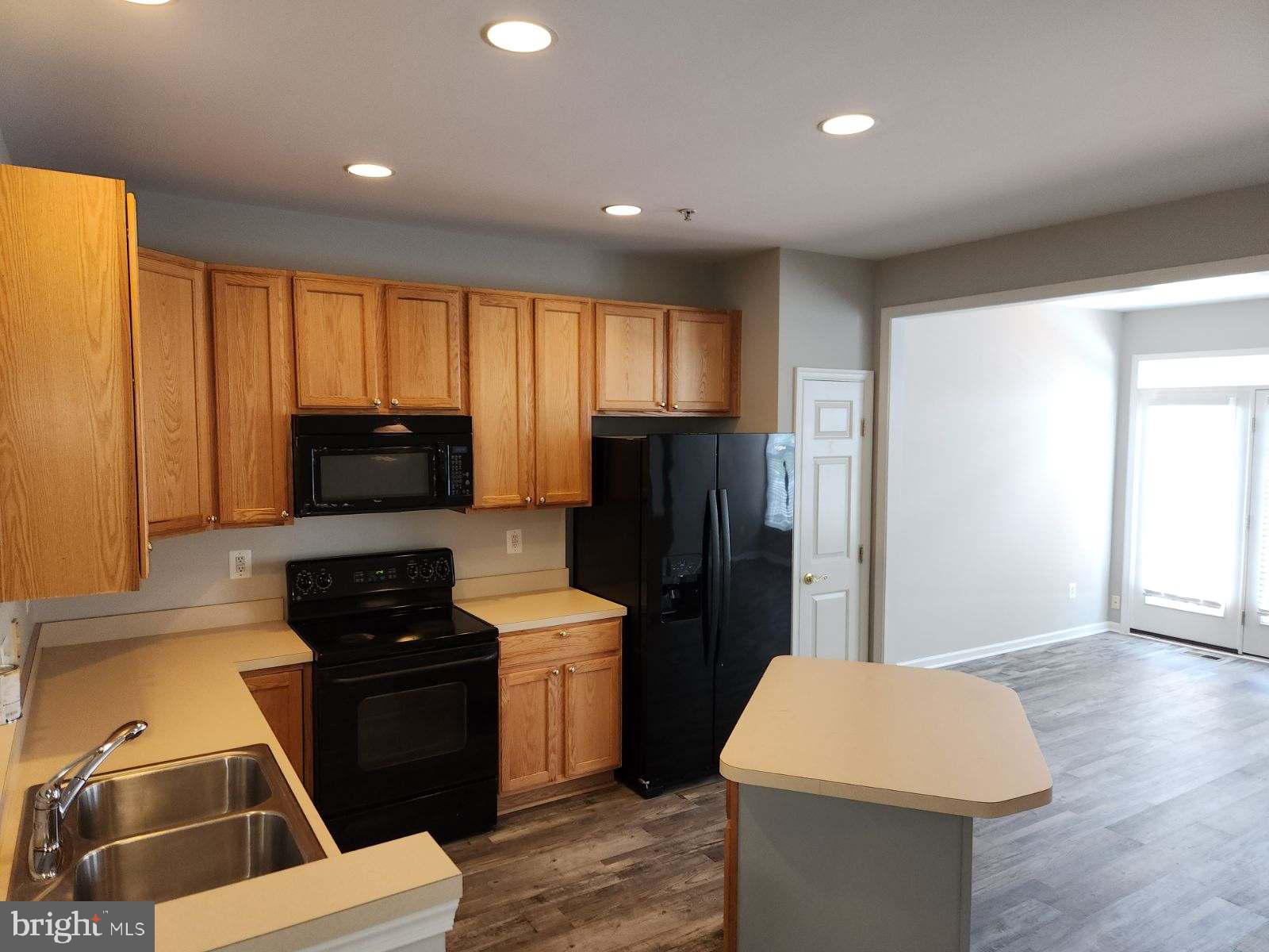 VILLAGES OF URBANA - Residential Lease