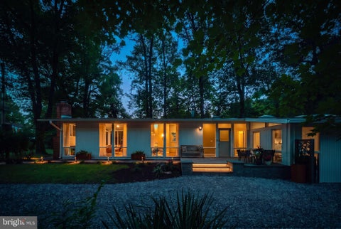 Photo of 2400 Sherwood Hall Lane, ALEXANDRIA, VA 22306 (MLS # VAFX2342472)
