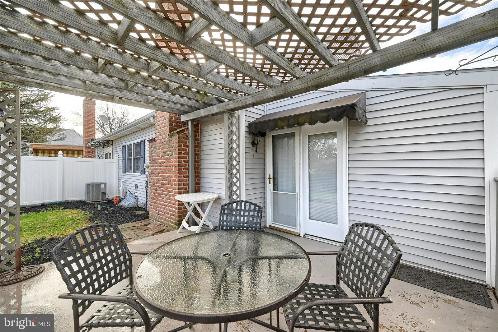 York, Pennsylvania 17402, United States, 2 Bedrooms Bedrooms, ,2 BathroomsBathrooms,Residential,Pending,99604