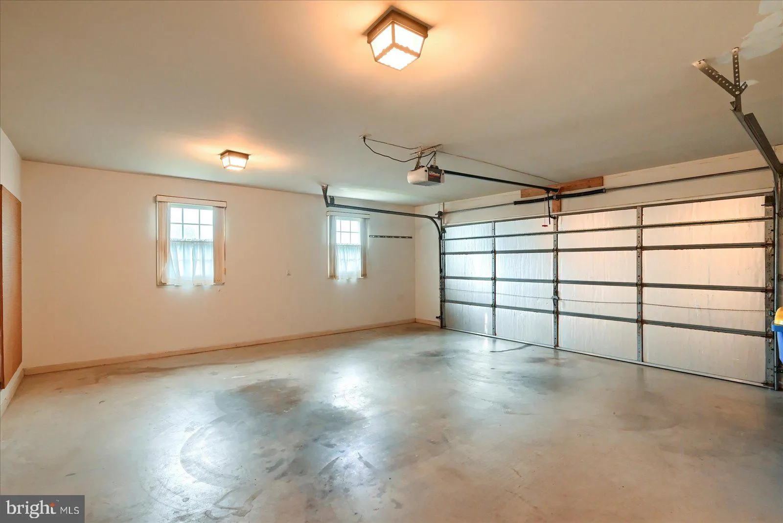 York, Pennsylvania 17402, United States, 2 Bedrooms Bedrooms, ,2 BathroomsBathrooms,Residential,Pending,99604