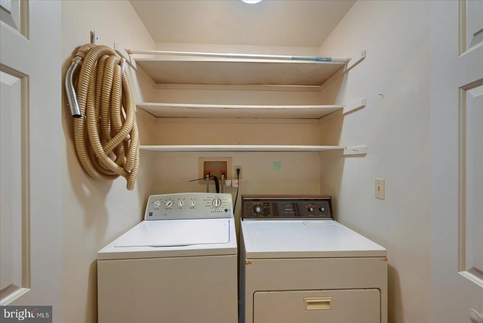 York, Pennsylvania 17402, United States, 2 Bedrooms Bedrooms, ,2 BathroomsBathrooms,Residential,Pending,99604