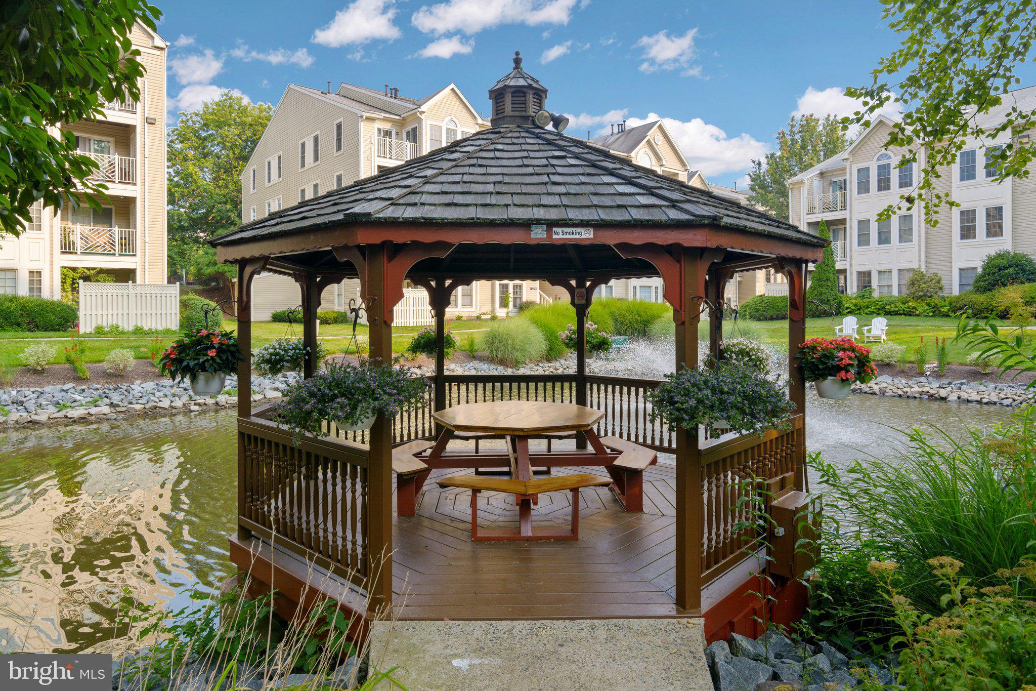 FAIRFIELD HOUSE - Residential