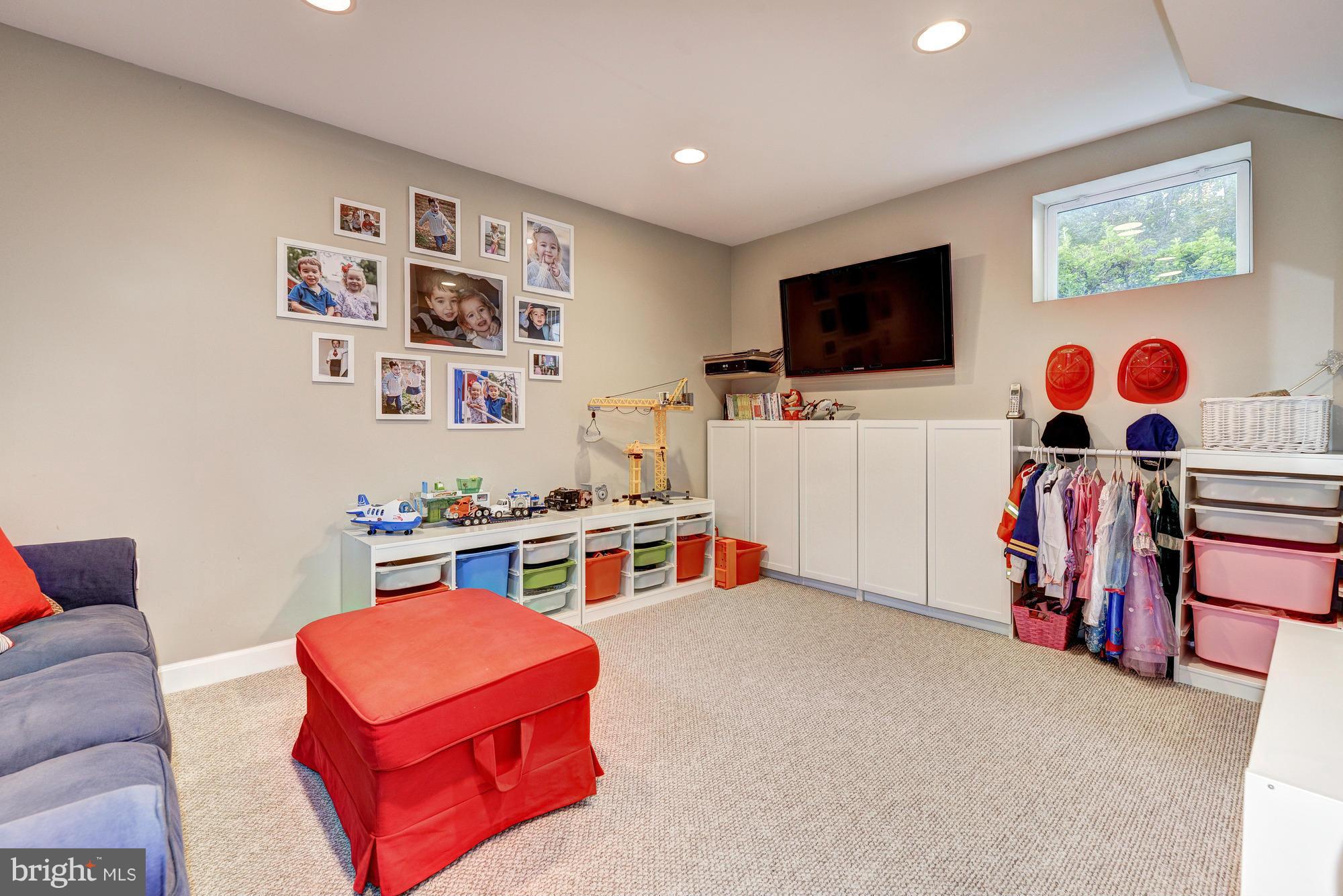 WOODSIDE FOREST - Residential