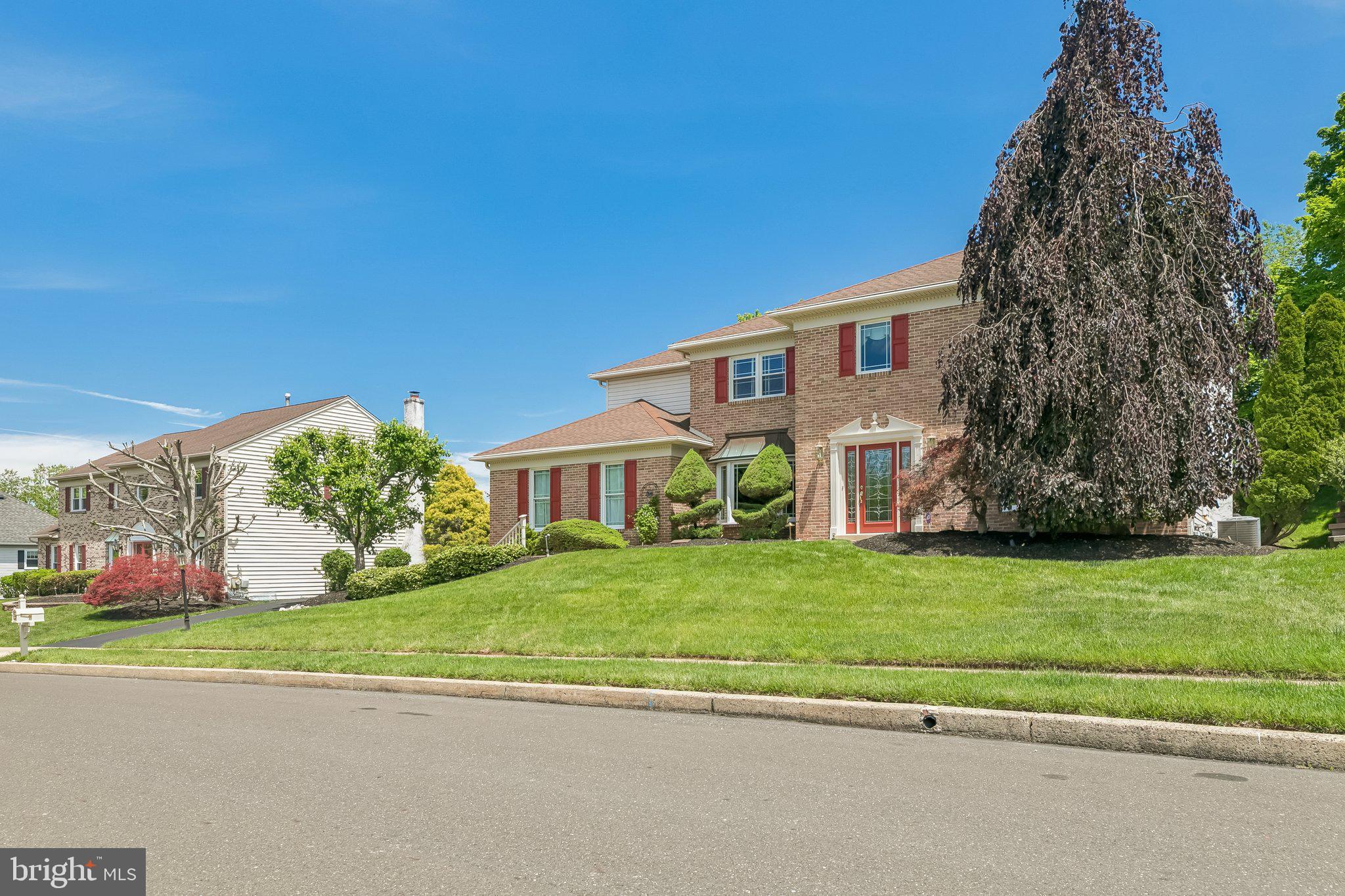 2042 COUNTRY CLUB DRIVE