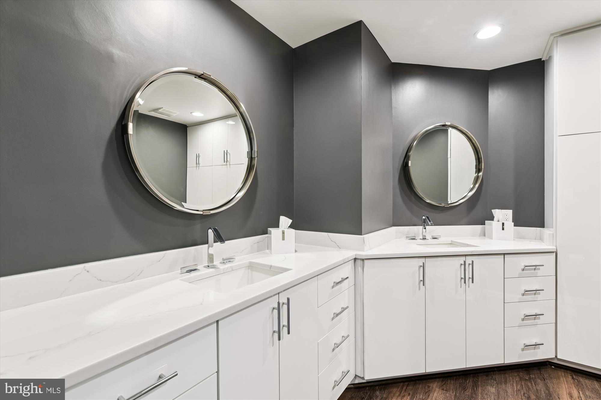 PAVILION IN THE PARK - Residential