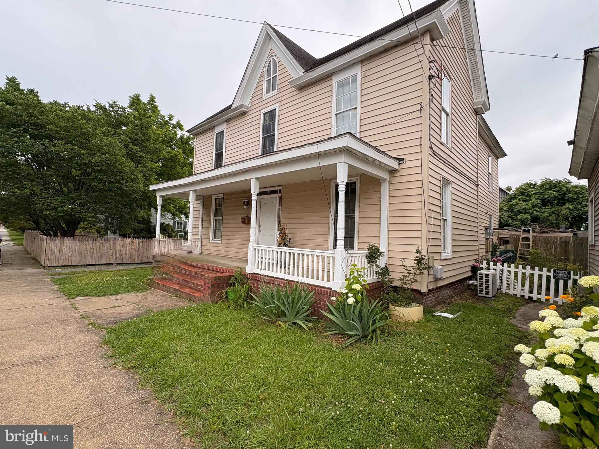 810 LOCUST STREET