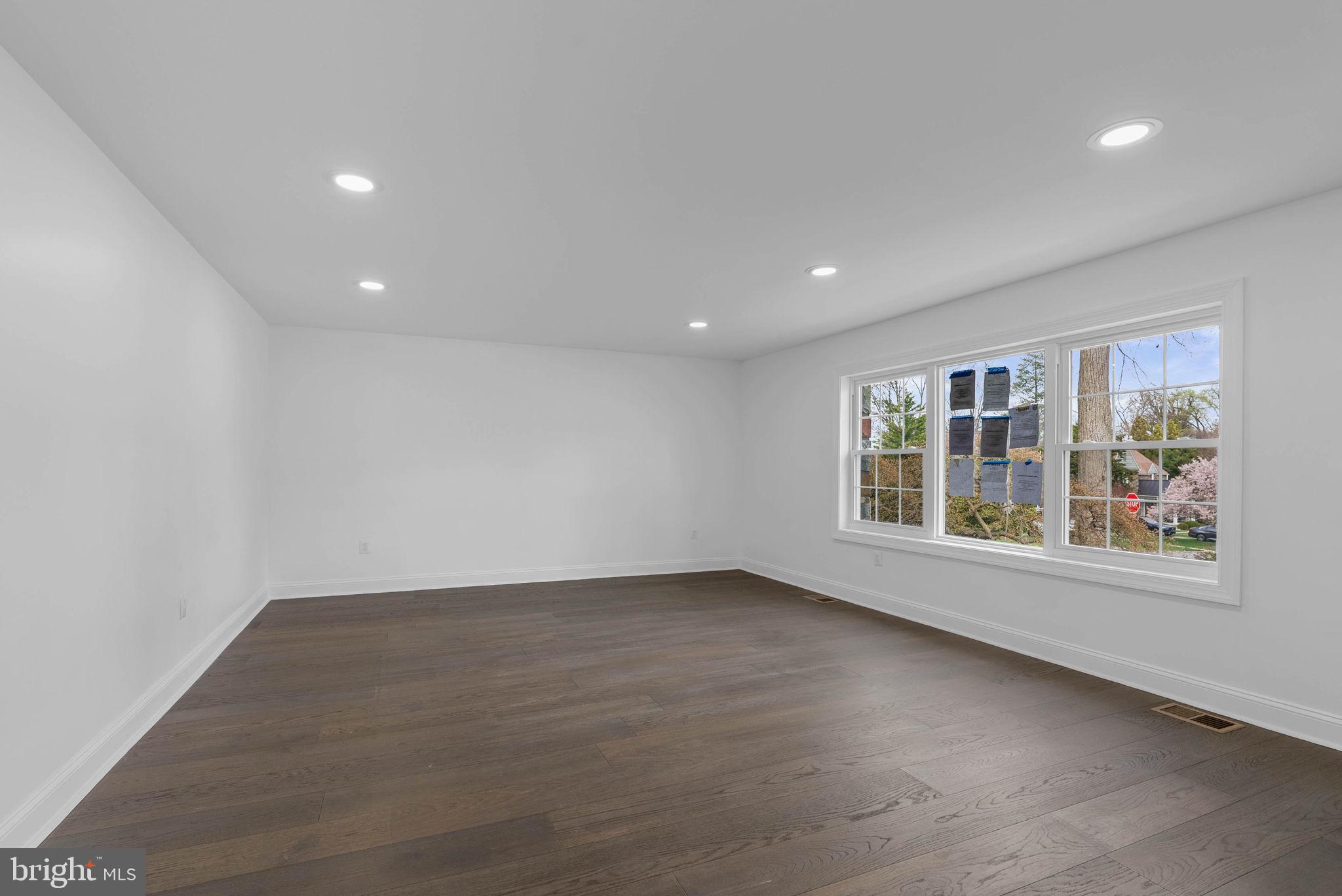 COLLEGE PARK - Residential