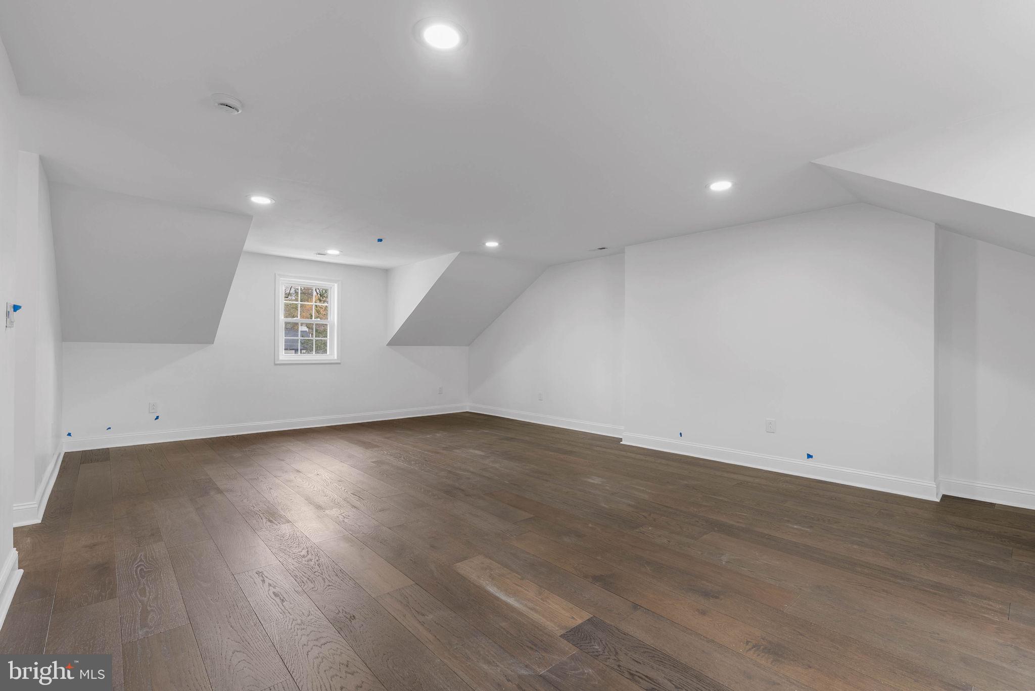 COLLEGE PARK - Residential