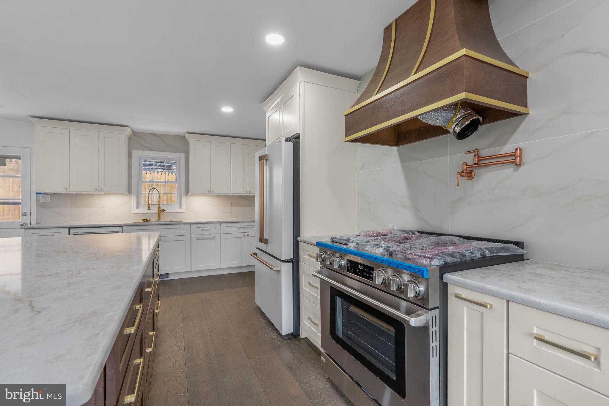 COLLEGE PARK - Residential