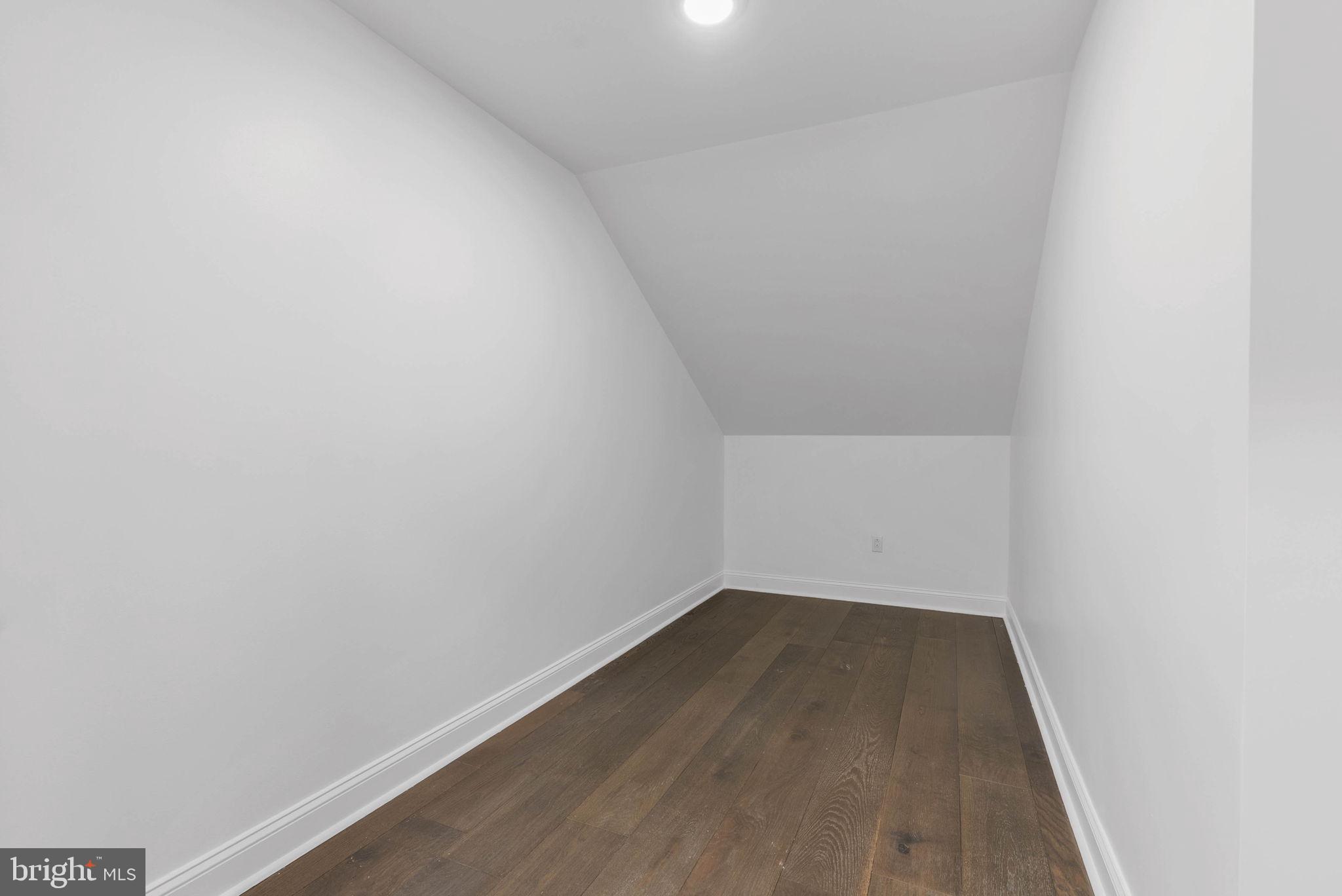 COLLEGE PARK - Residential