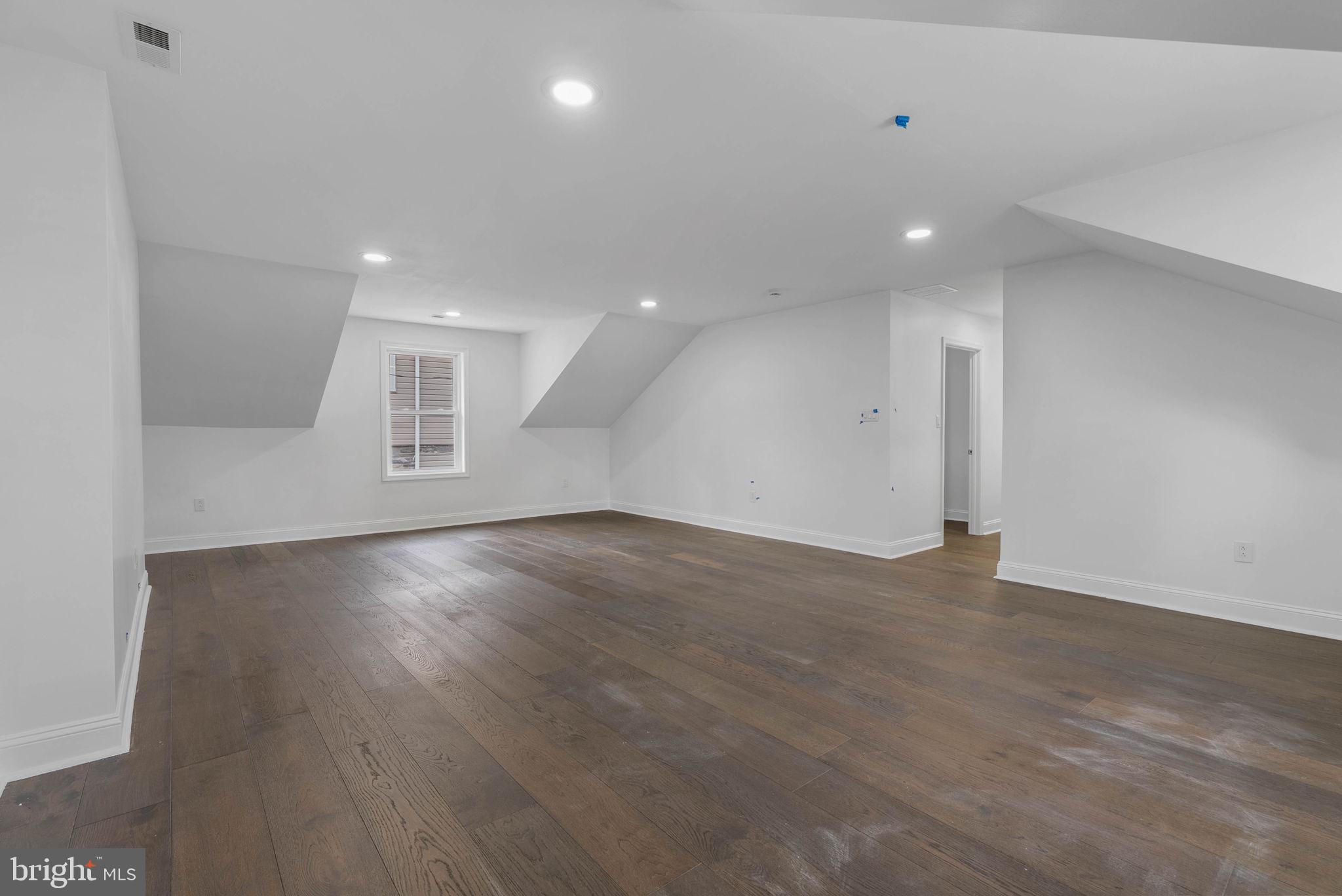 COLLEGE PARK - Residential