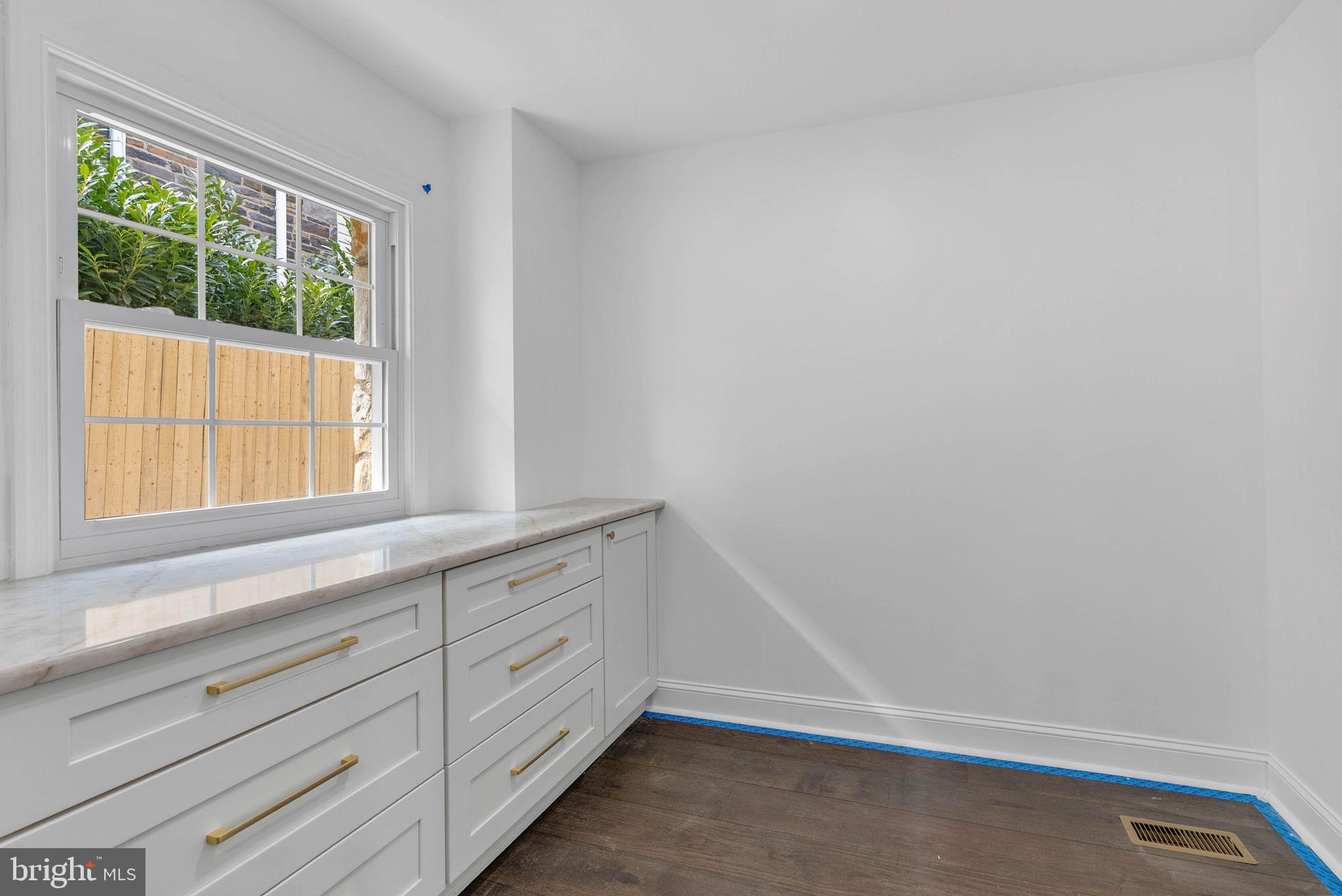 COLLEGE PARK - Residential