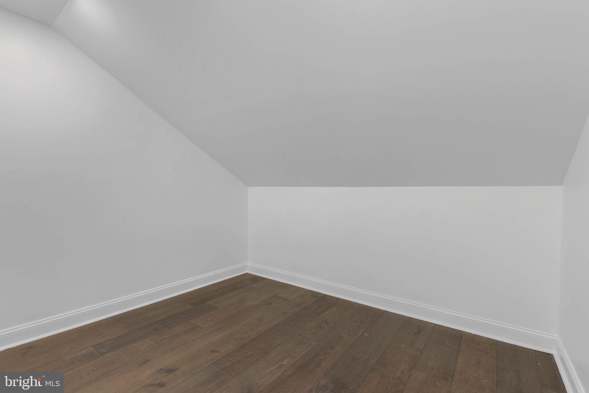 COLLEGE PARK - Residential