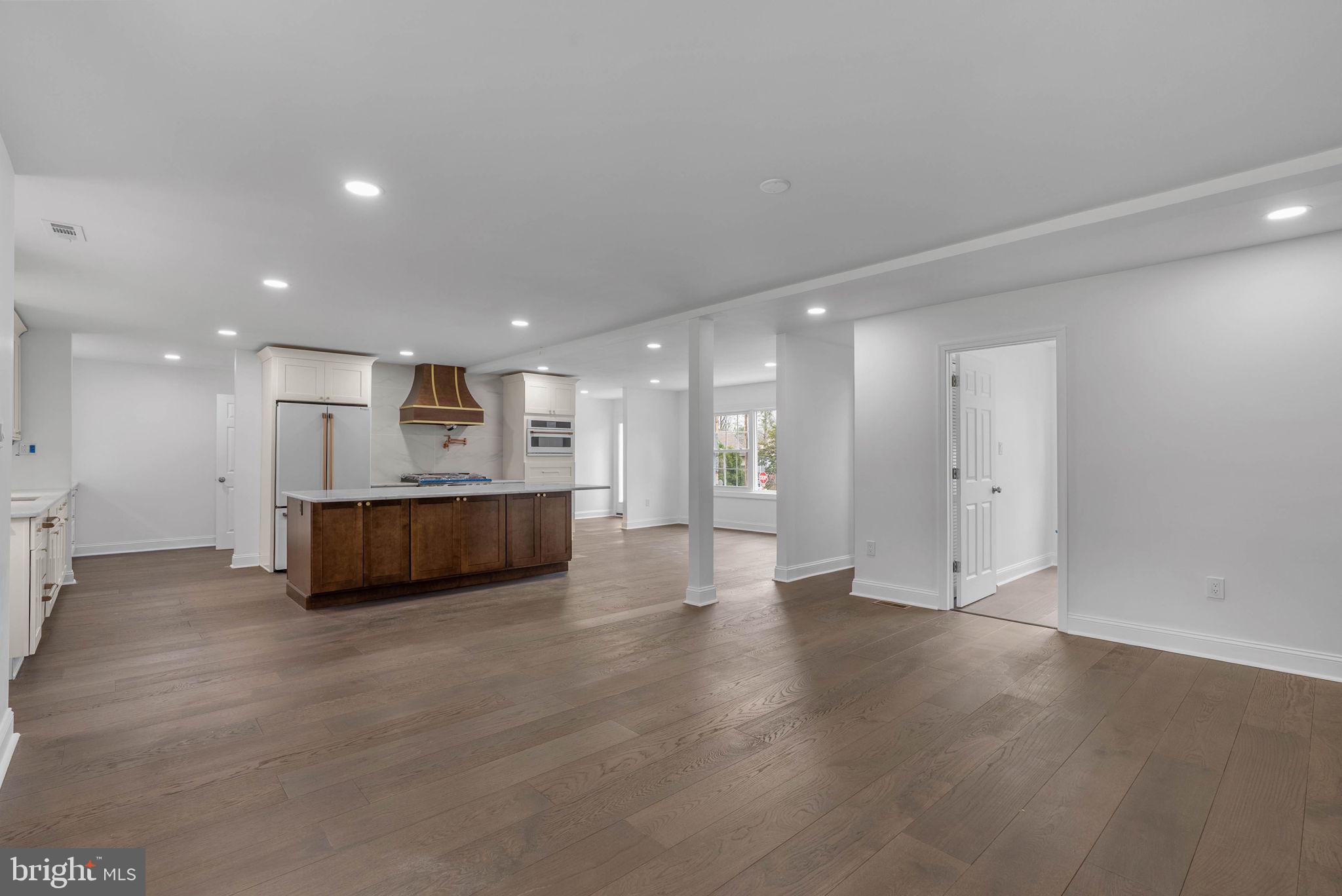 COLLEGE PARK - Residential