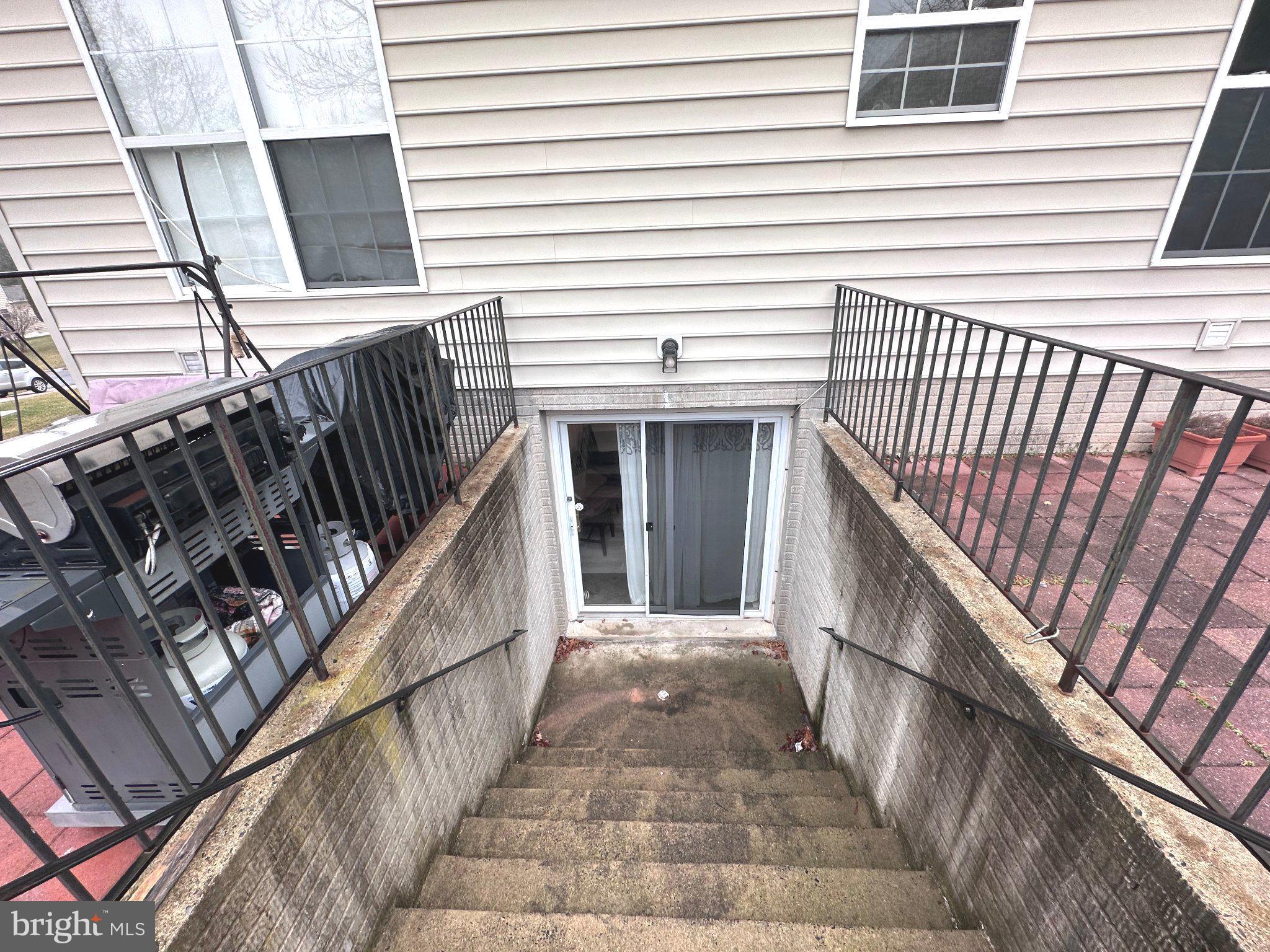 DALE CITY - Residential Lease