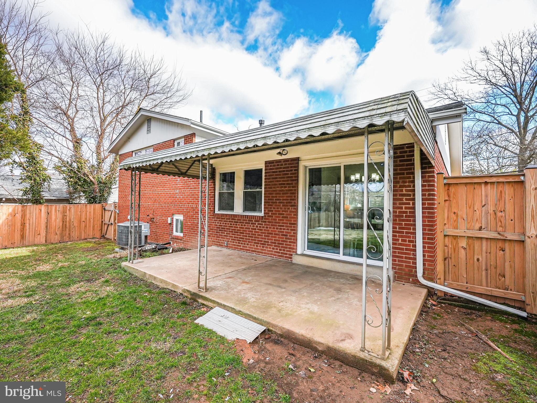 NEWPORT HILLS - Residential