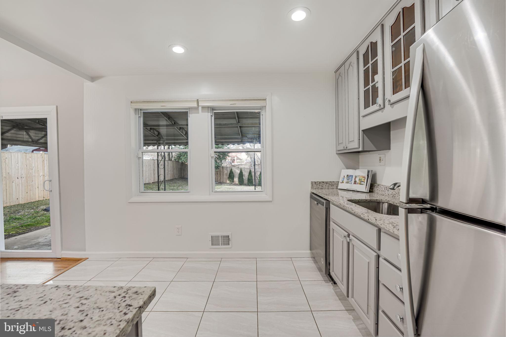 NEWPORT HILLS - Residential