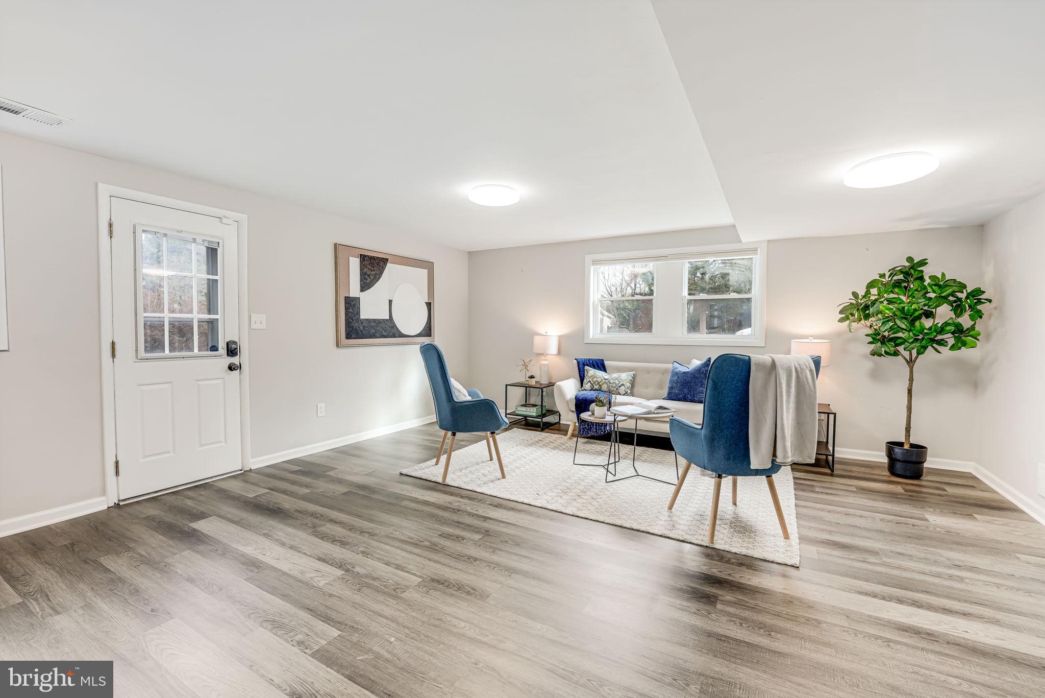 NEWPORT HILLS - Residential