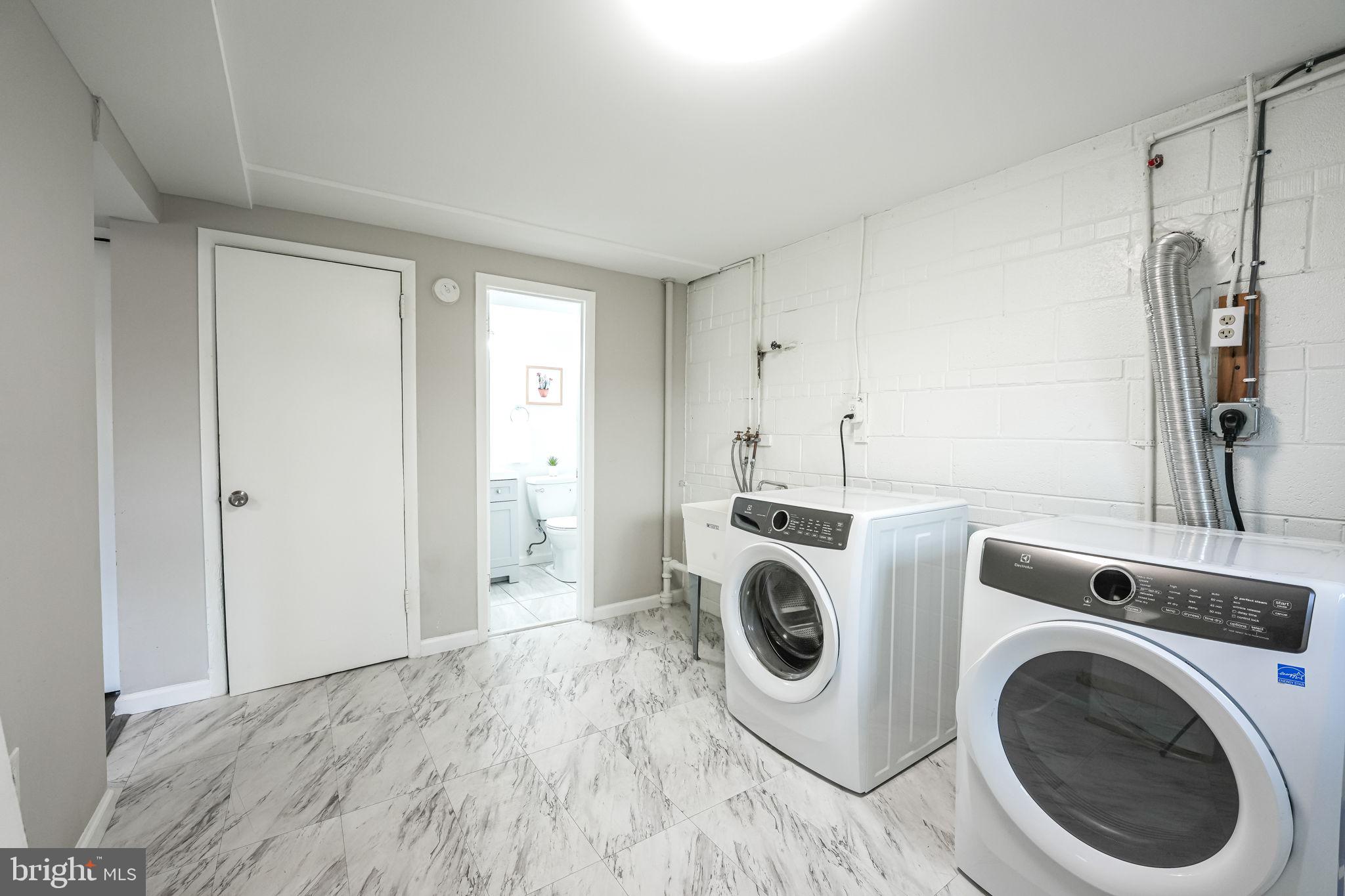 NEWPORT HILLS - Residential