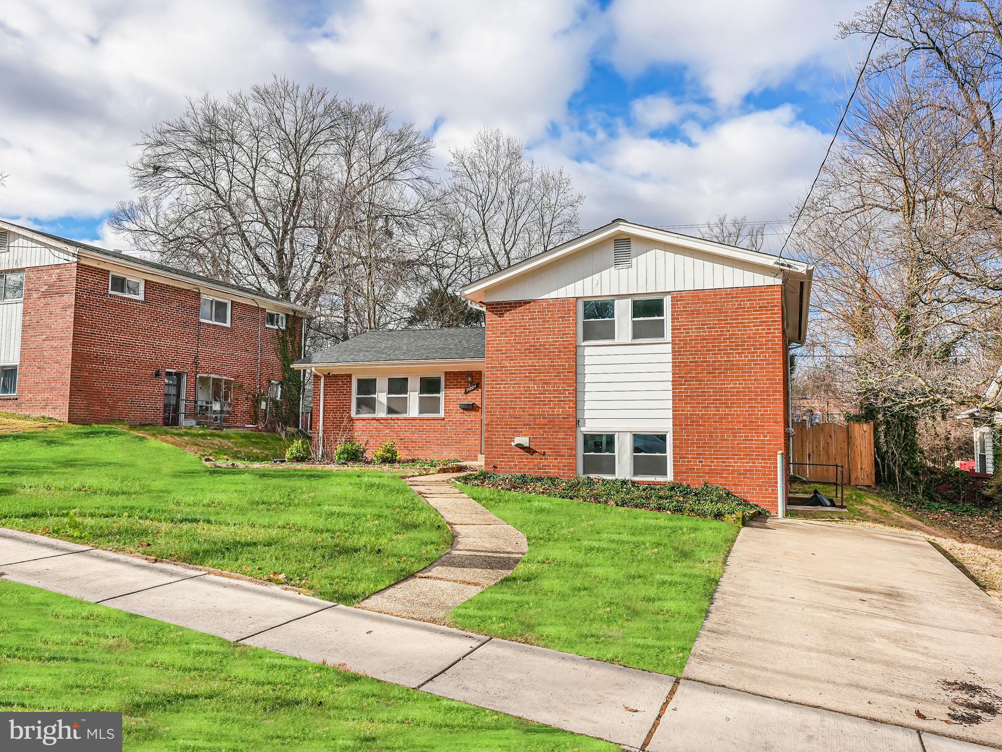 NEWPORT HILLS - Residential