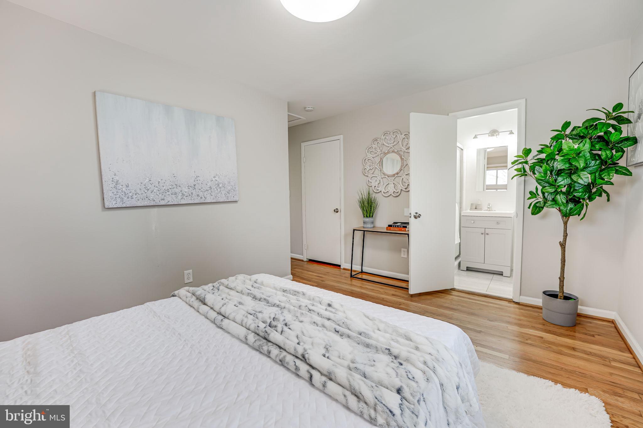 NEWPORT HILLS - Residential