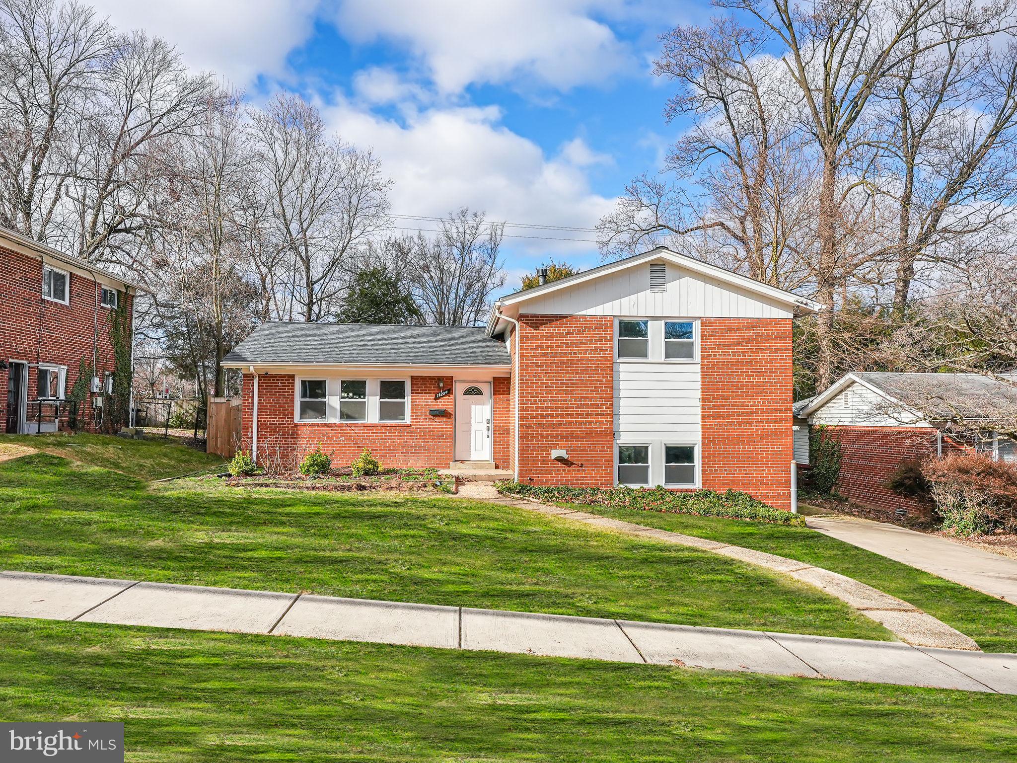 NEWPORT HILLS - Residential