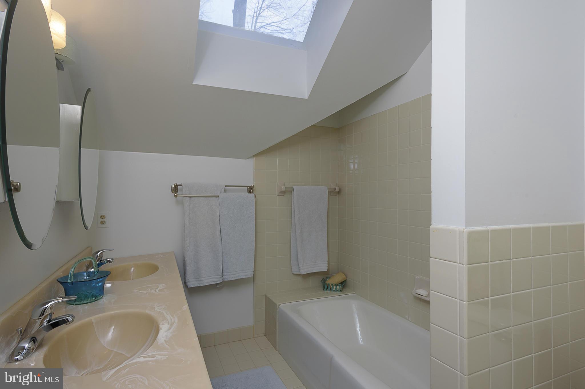 HOBBITS GLEN - Residential