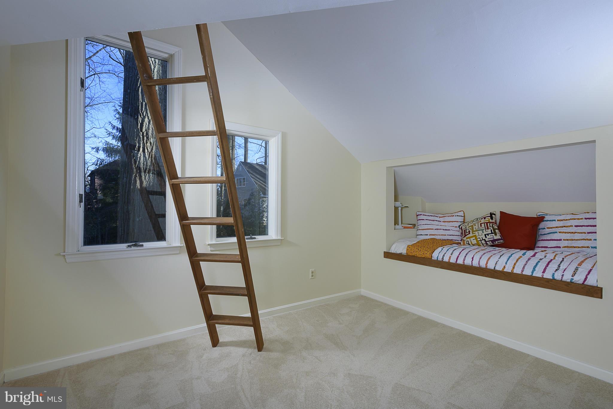 HOBBITS GLEN - Residential