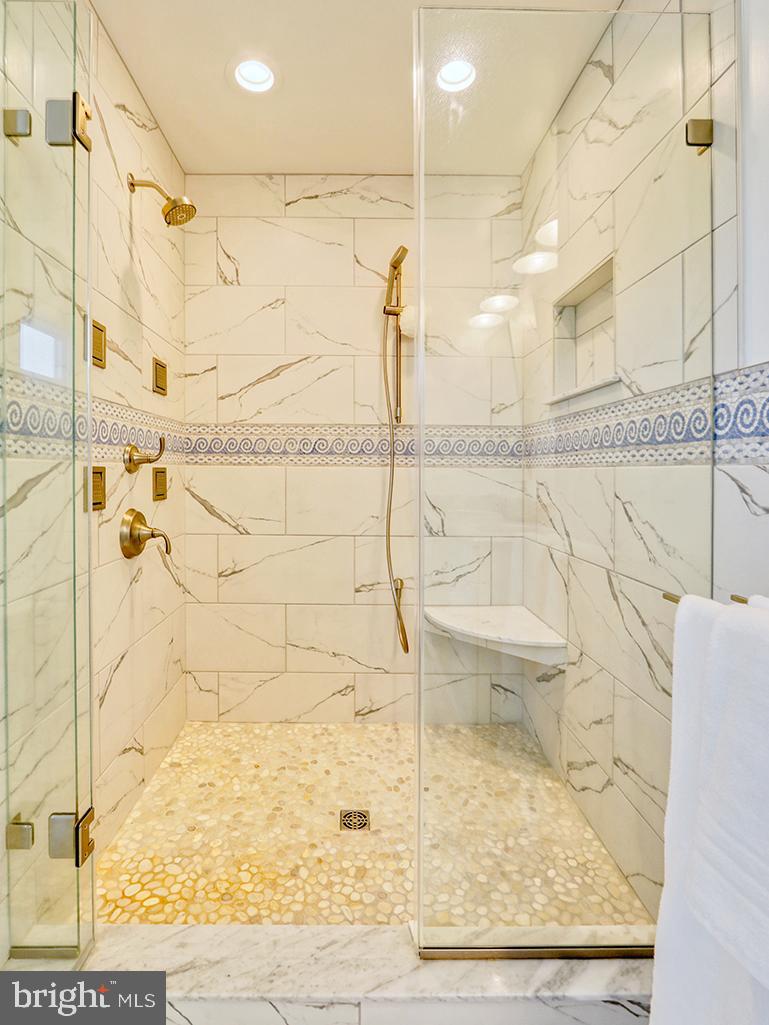 CAPE WINDSOR - Residential