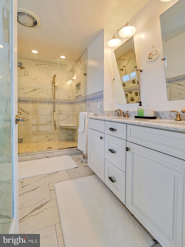 CAPE WINDSOR - Residential