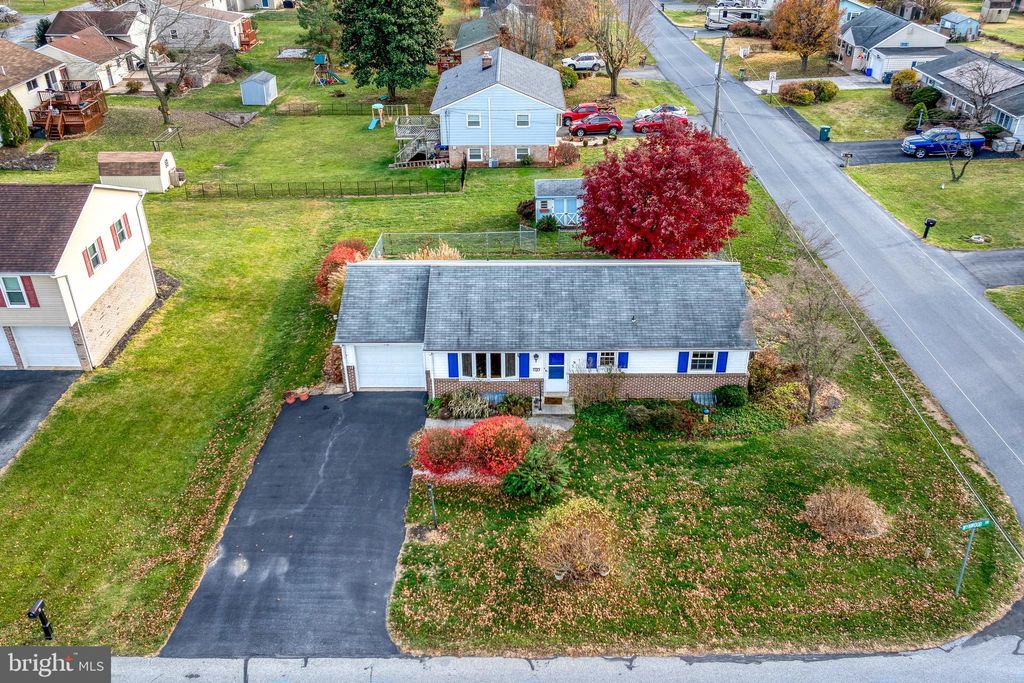 Photo of 10 W Wynwood Drive, WILLOW STREET, PA 17584 (MLS # PALA2061198)