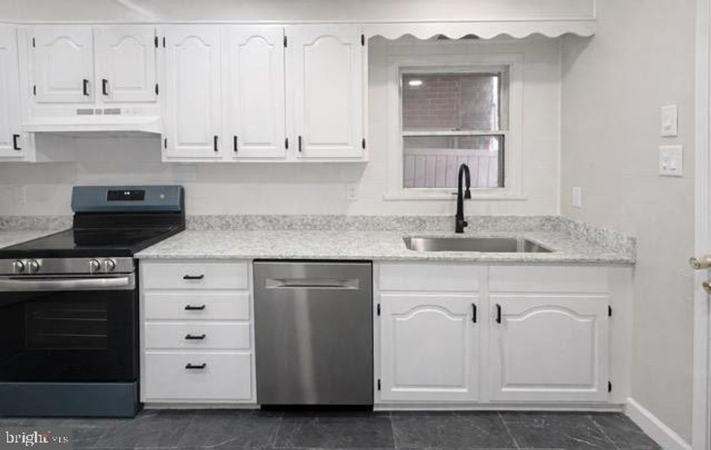 Photo of 107 W Rowe Street, TAMAQUA, PA 18252 (MLS # PASK2025246)