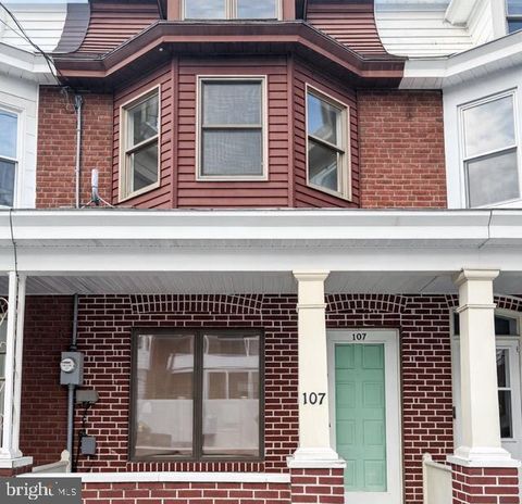 Townhouse For Sale - 107 W Rowe Street<br/> TAMAQUA, PA 18252