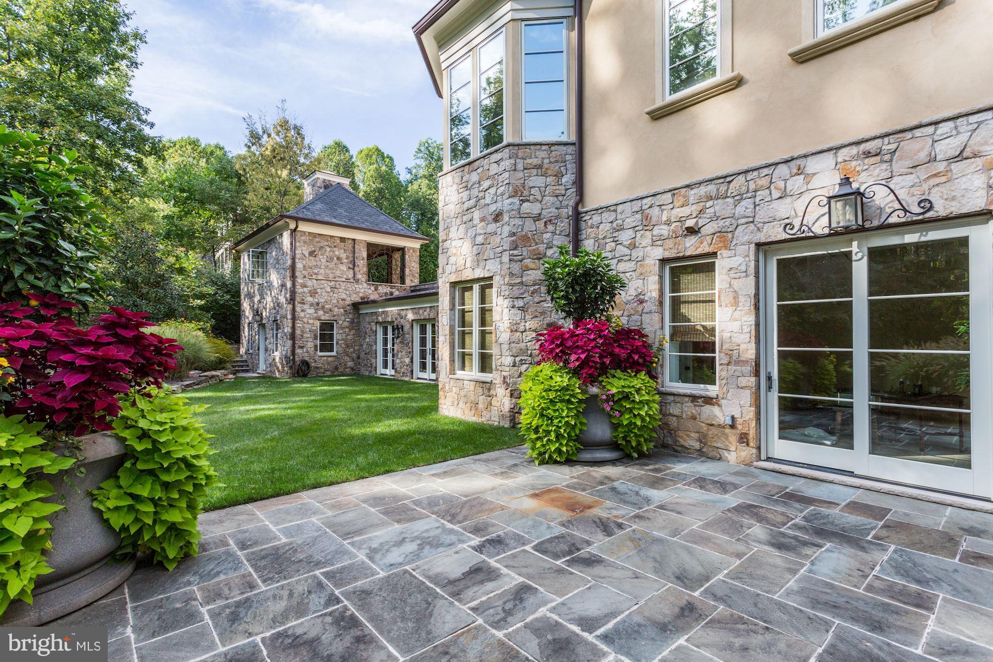 BRADLEY HILLS GROVE - Residential