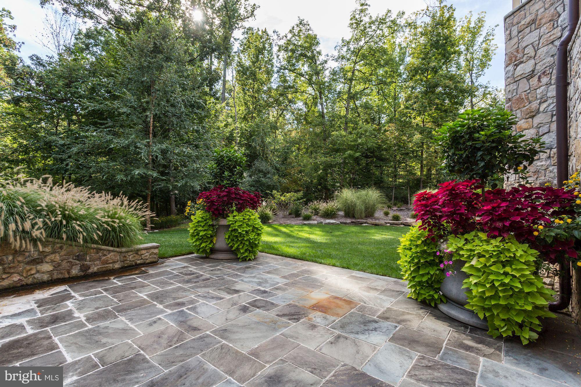 BRADLEY HILLS GROVE - Residential