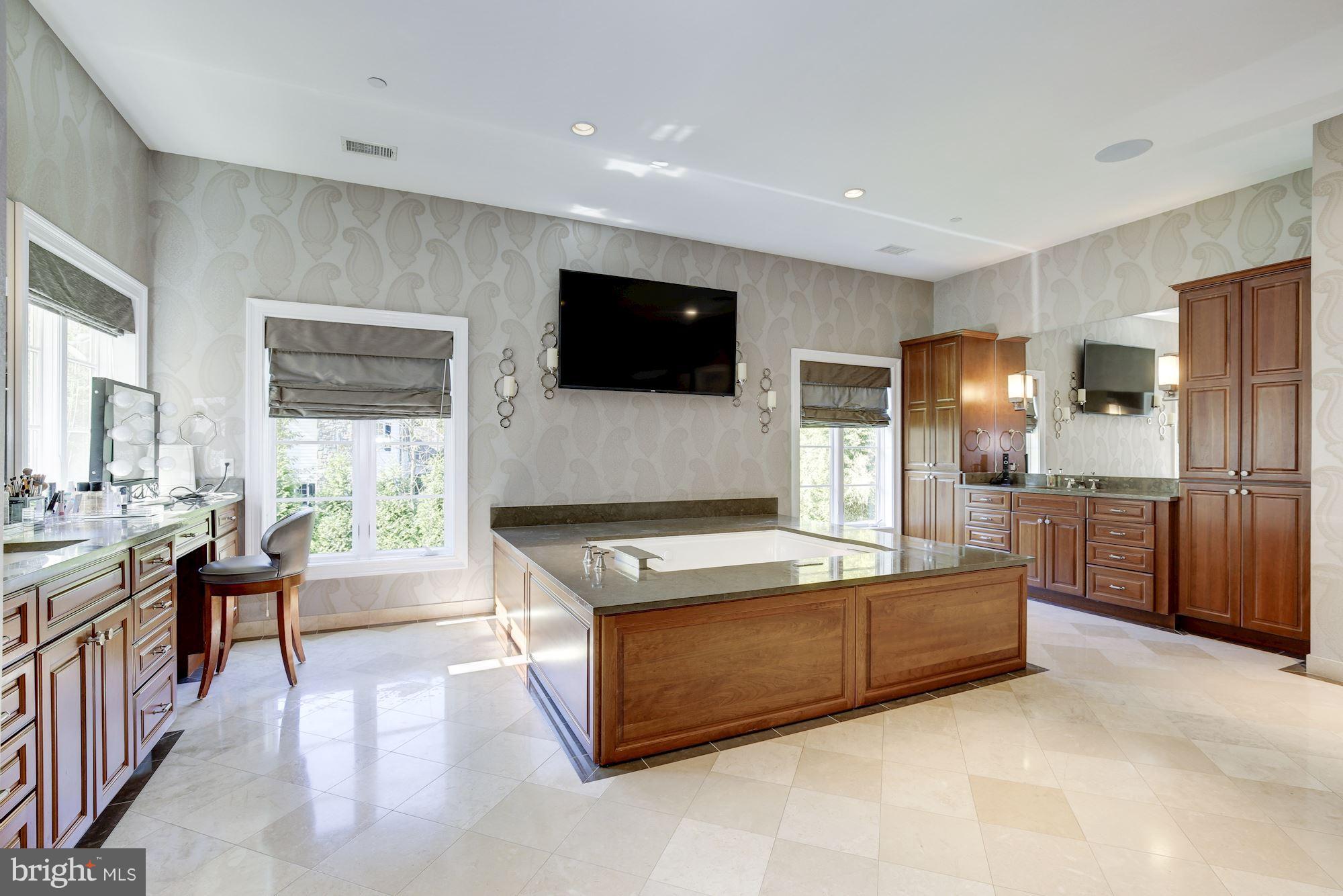 BRADLEY HILLS GROVE - Residential