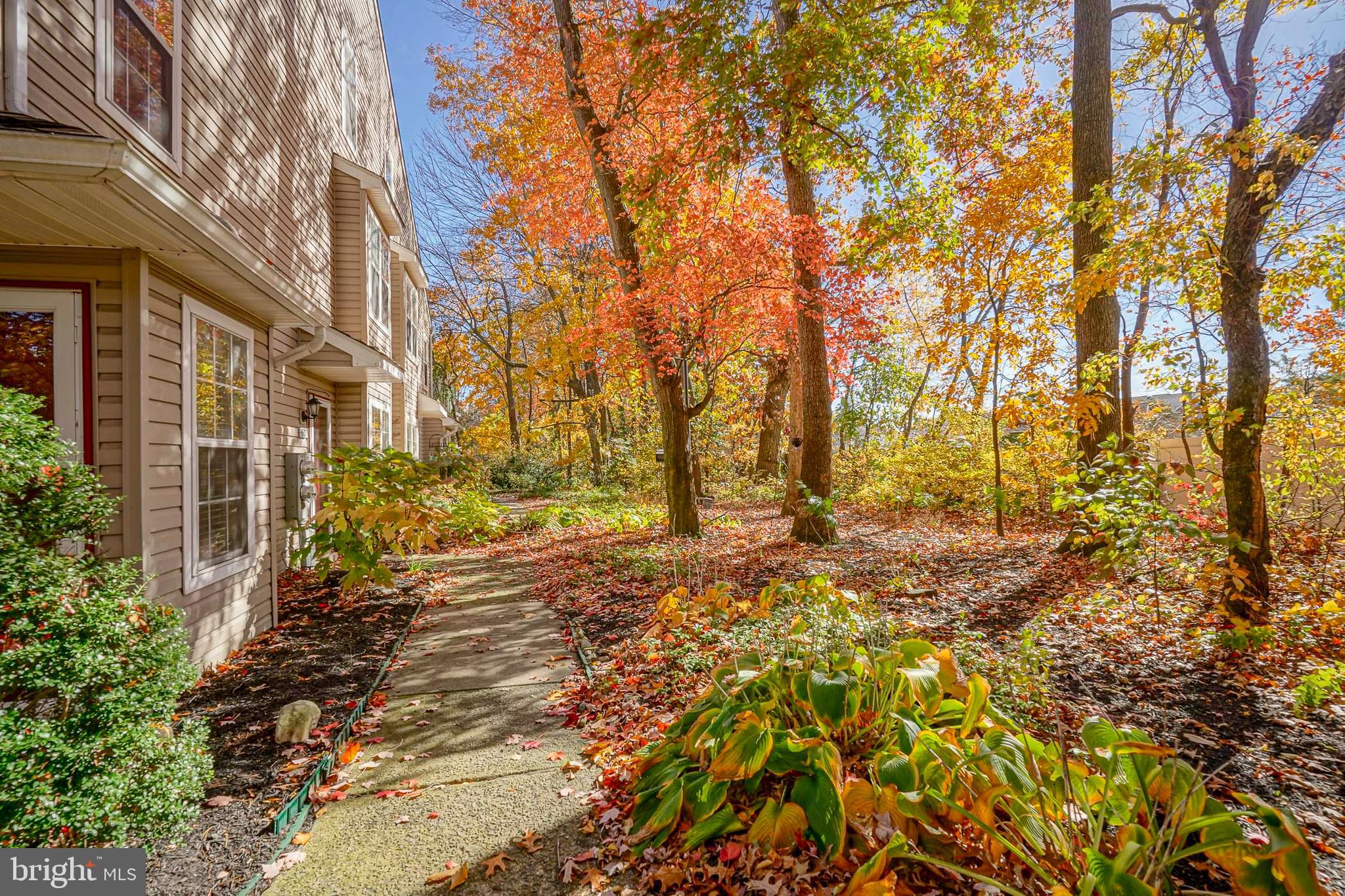 1607 HAWTHORNE COURT