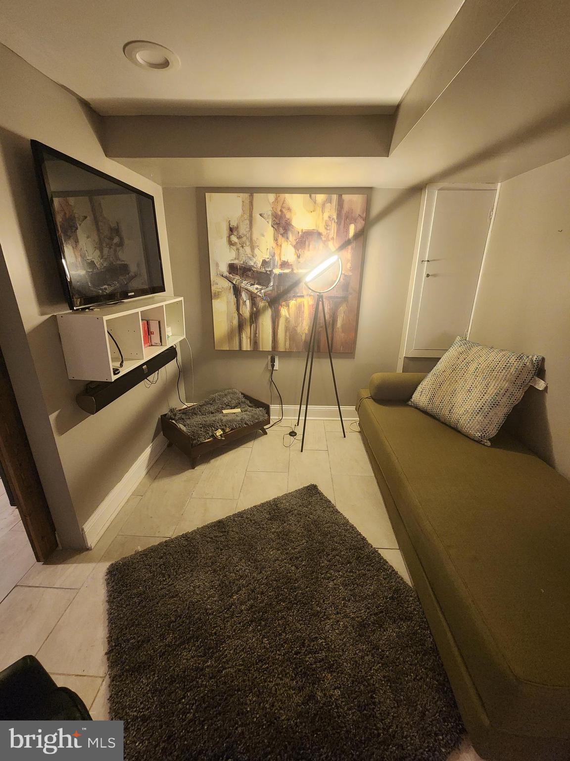 HOLLYWOOD - Residential Lease