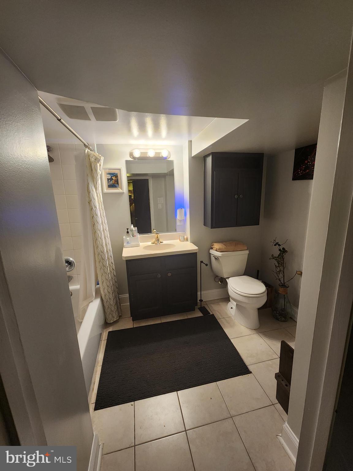 HOLLYWOOD - Residential Lease