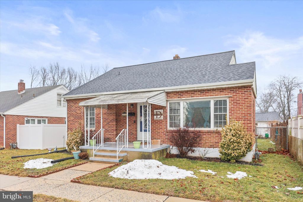 Photo of 615 Pacific Avenue, YORK, PA 17404 (MLS # PAYK2098232)
