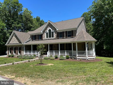 Homes For Sale - 813 Blacks Hill Road<br/> GREAT FALLS, VA 22066