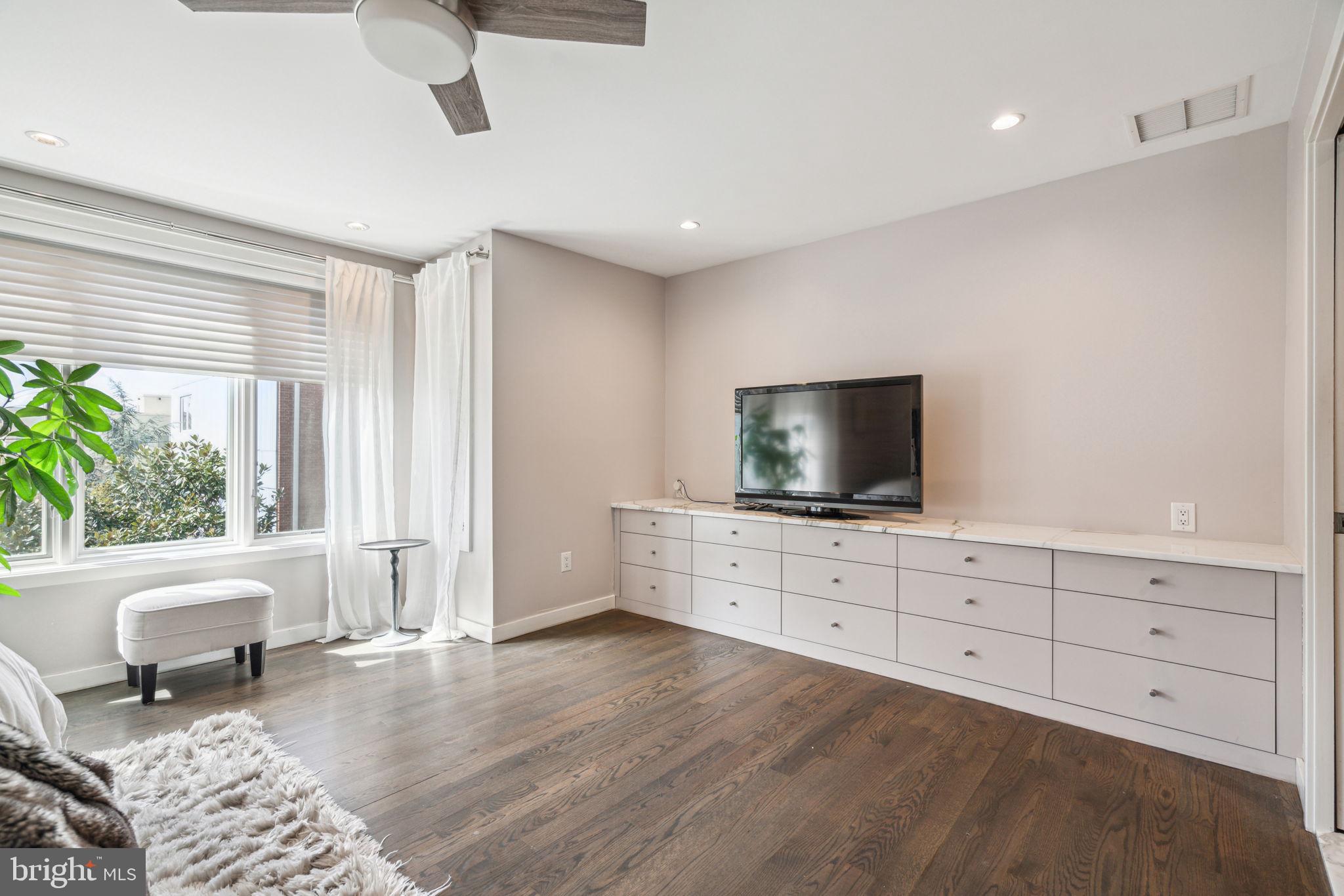 GRADUATE HOSPITAL - Residential