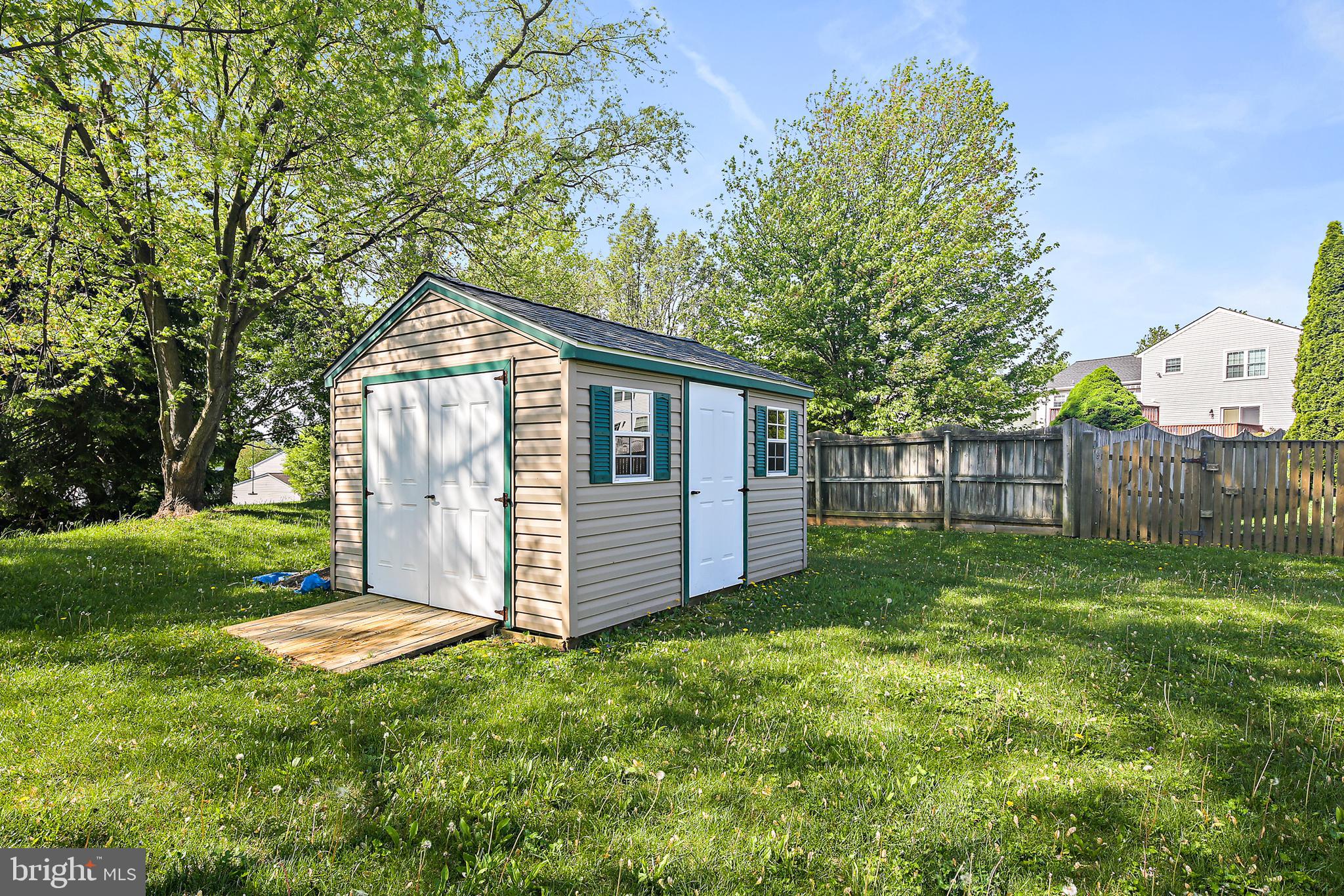 DEVLIN SQUARE - Residential