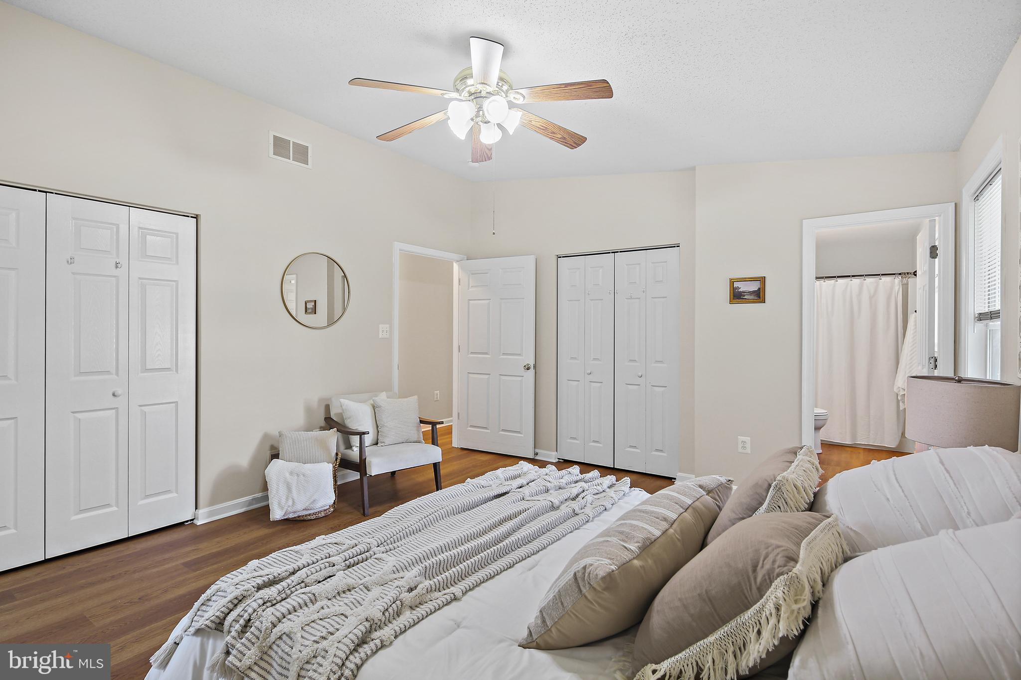 DEVLIN SQUARE - Residential