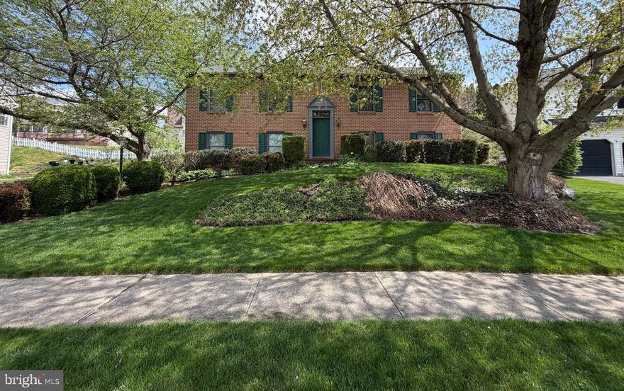 Welcome to this charming and well-maintained home, perfect for first-time buyers or anyone looking for comfort and convenience. Located in a highly desirable neighborhood with a strong school district, this property offers an excellent opportunity to own in a sought-after area.
Enjoy easy access to major roadways, making commuting a breeze, while being just minutes away from shopping, dining, and local attractions. Nearby theme parks and recreational spots add to the appeal, offering fun and entertainment close to home.
Whether you're starting out or looking to settle into a welcoming community, this home has everything you need. Don’t miss your chance—schedule your showing today!