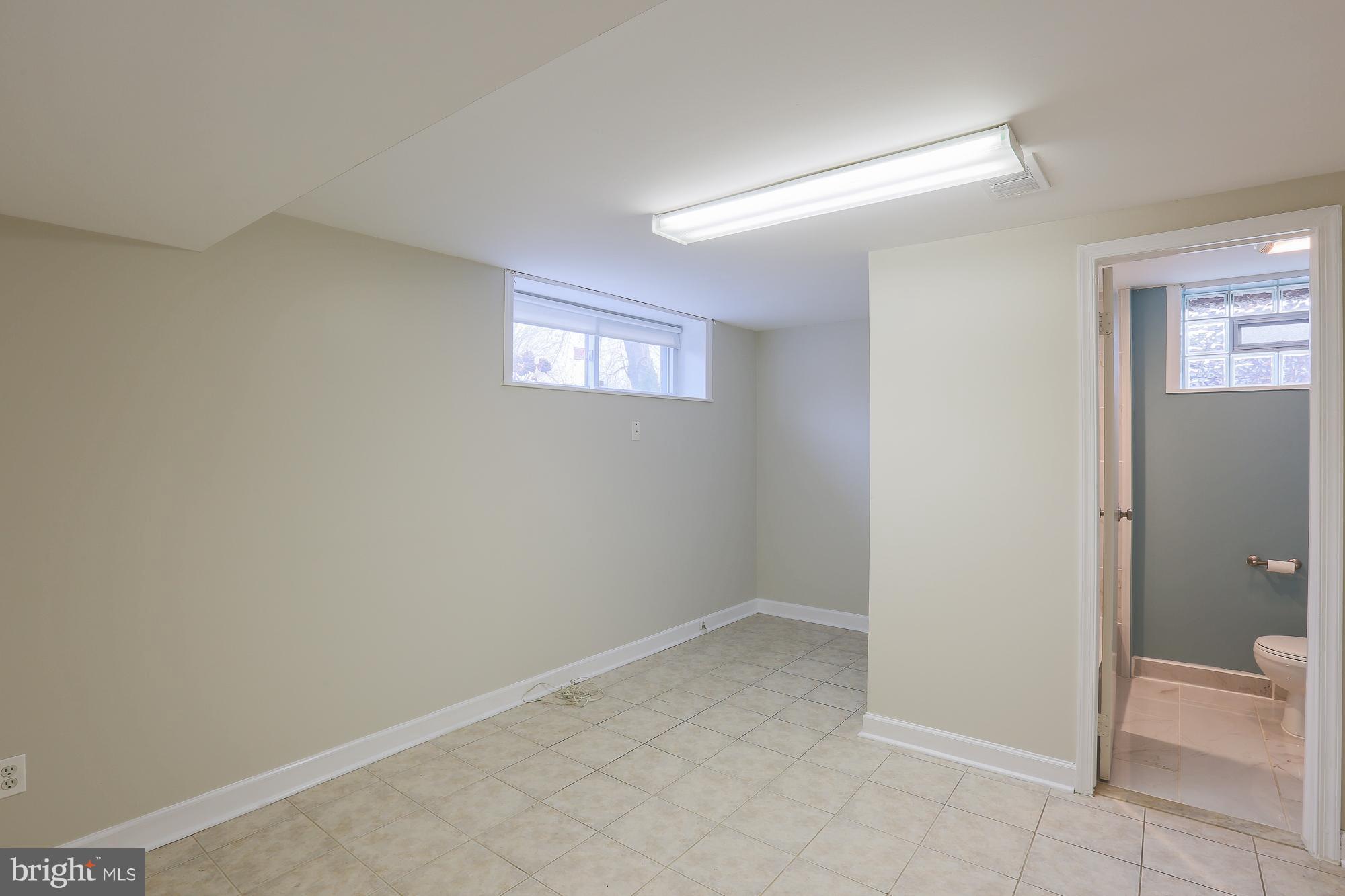 SUMMIT PARK - Residential Lease