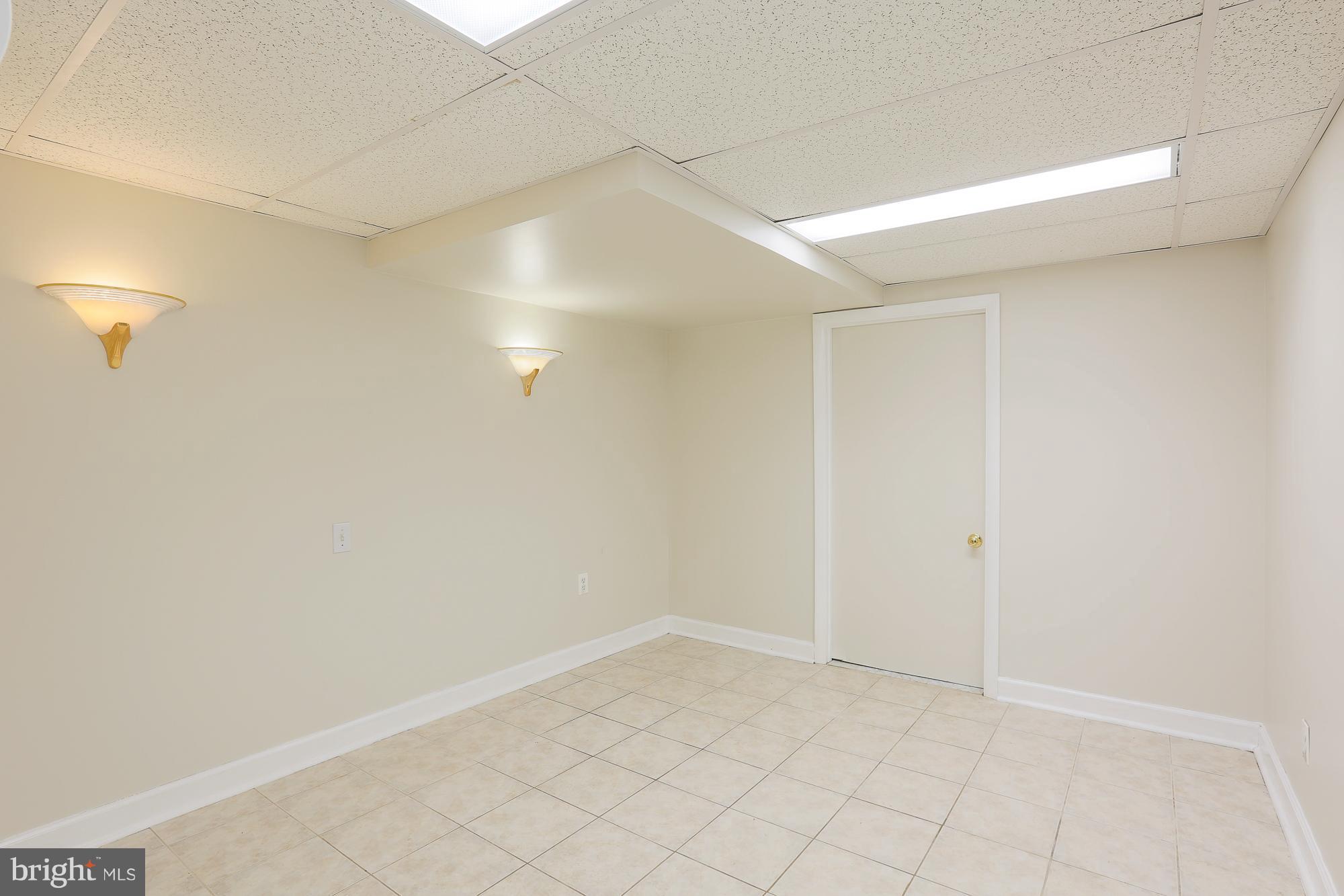 SUMMIT PARK - Residential Lease