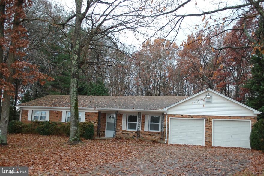 Looking for One Level Living with no Stairs? This is it! Nice Brick Rambler with 2 Car Garage  on 1.022 Acres! Home is  Freshly Painted & New Neutral Carpet installed! Screened in Back Porch connected by Large Family Room off Kitchen! 3 spacious Bedrooms with overhead Lighting and Ceiling Fans! Master Bedroom features Full Bath. Separate Dining Room off Kitchen.Storage Shed & Fenced Backyard.