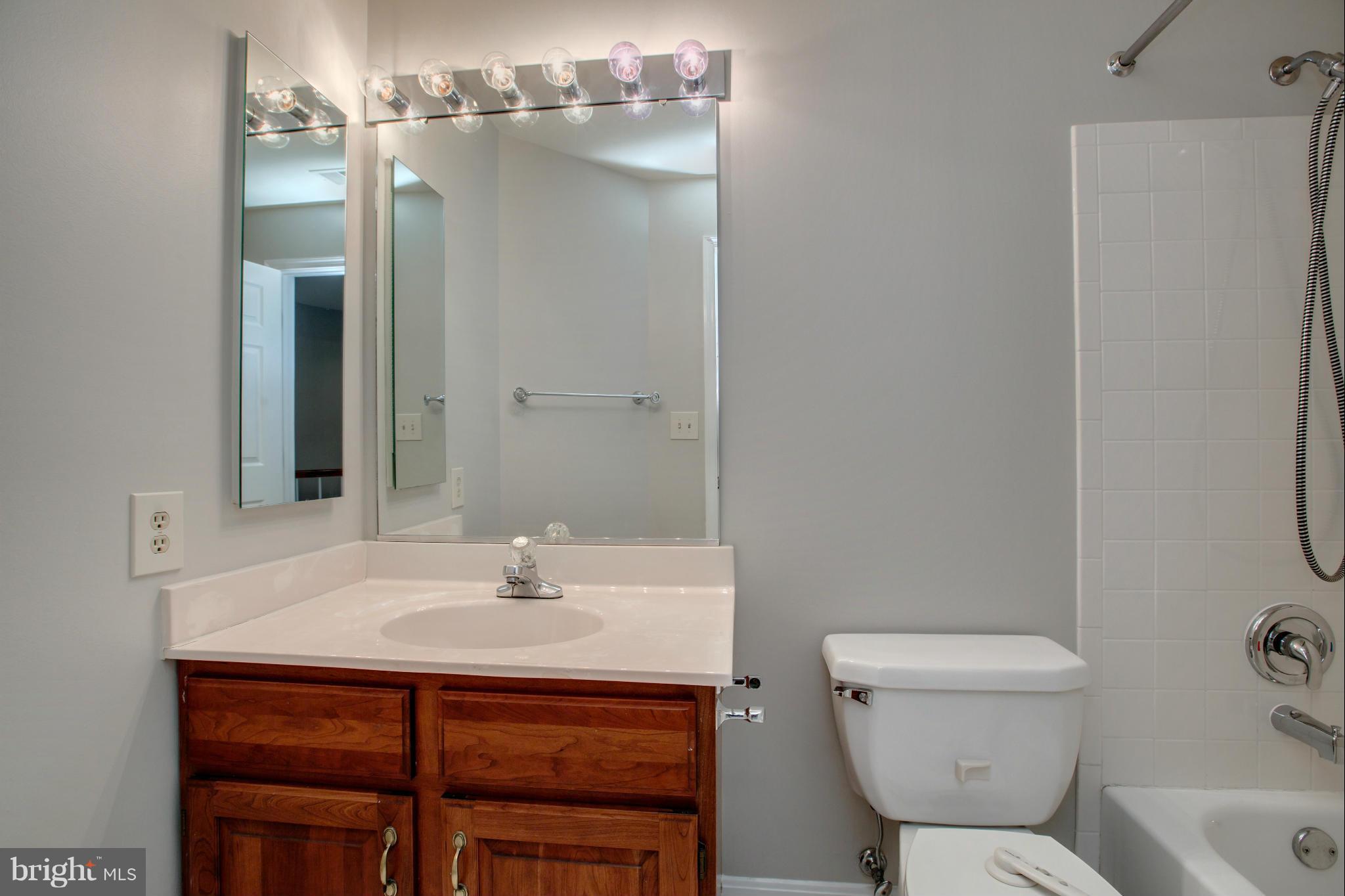 COURTHOUSE WOODS - Residential