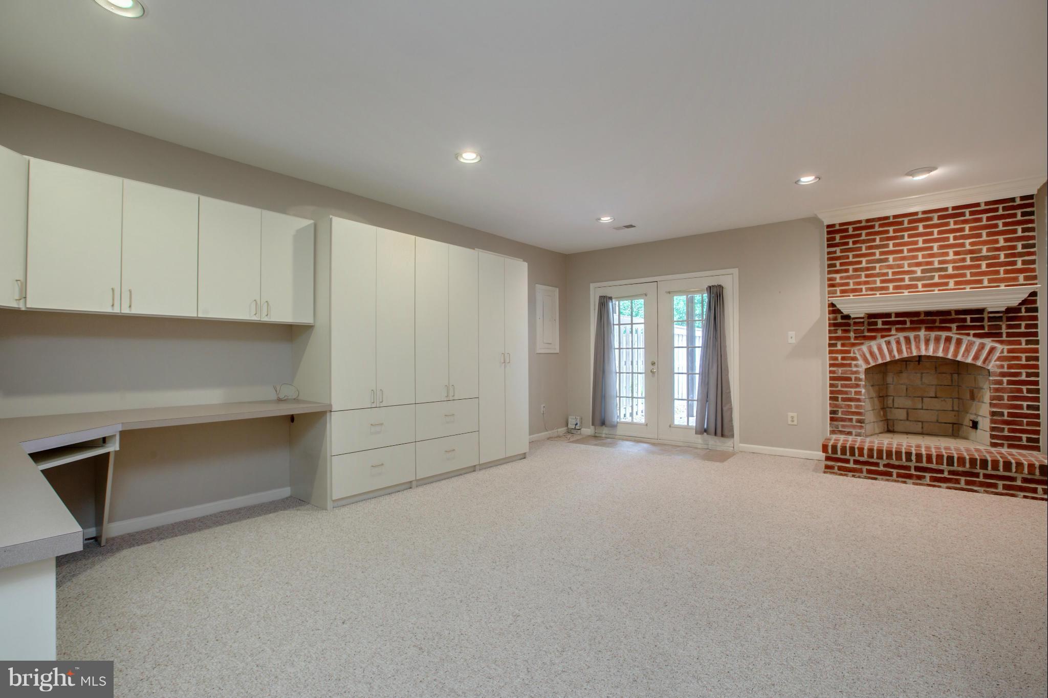 COURTHOUSE WOODS - Residential